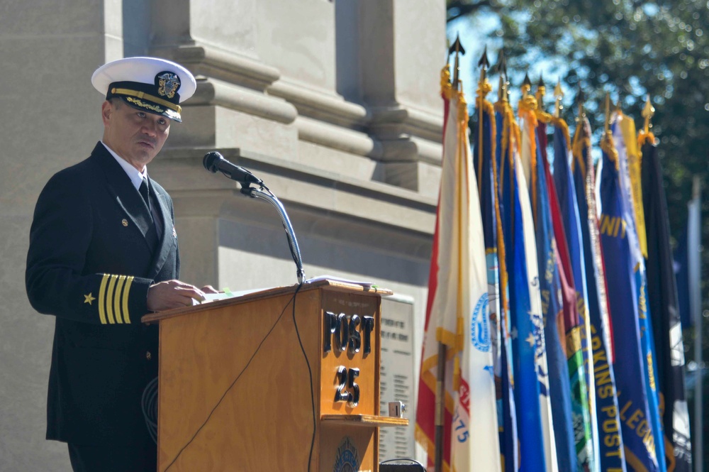 USS Abraham Lincoln participates in Newport News Veterans Day ceremony