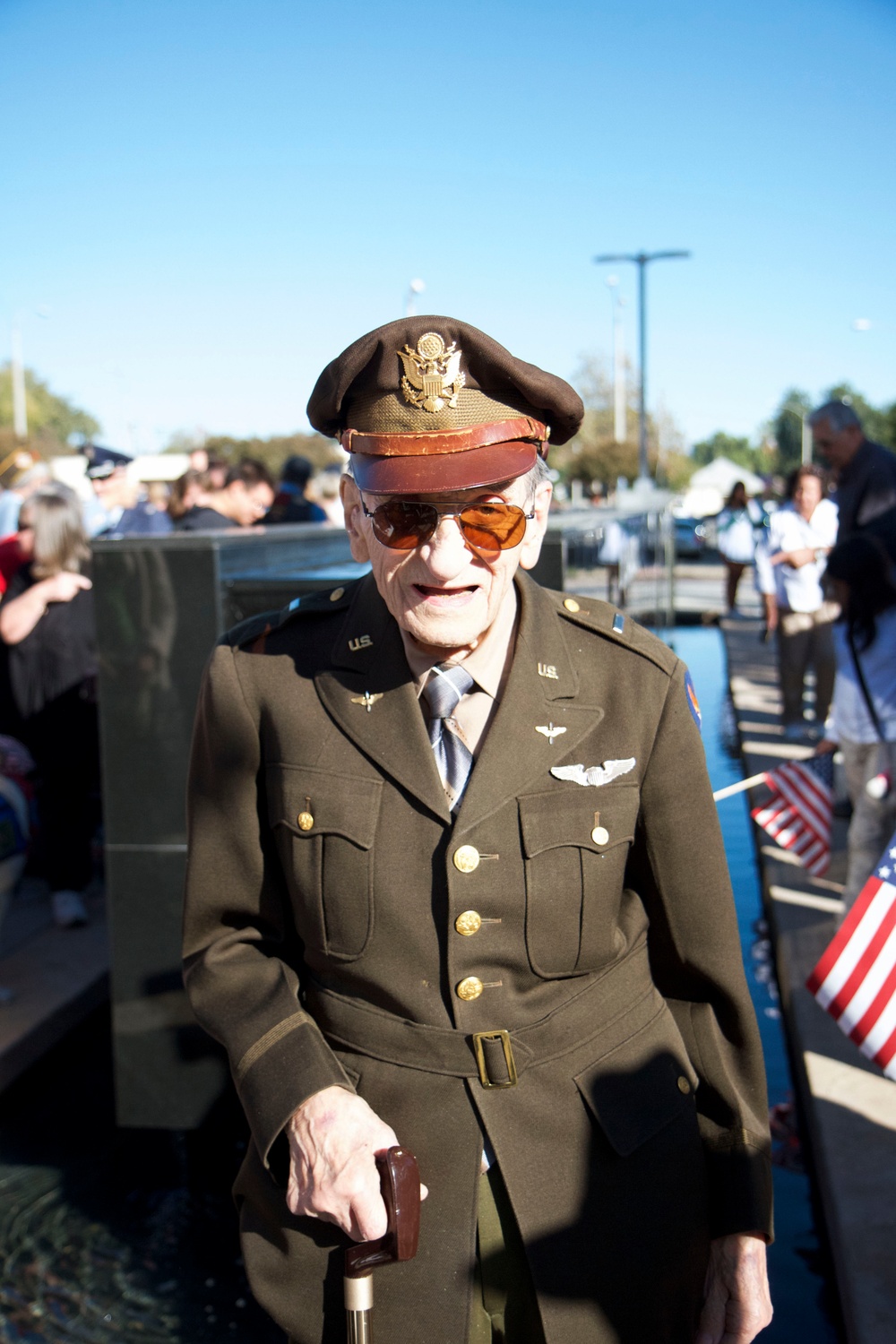 Reserve Soldiers participate in Veterans Day parade, unveiling of veterans' monument