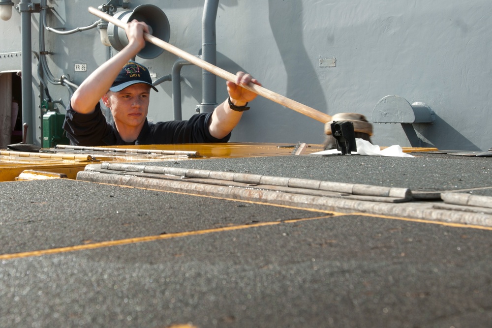 Equipment cleaning aboard USS Bonhomme Richard