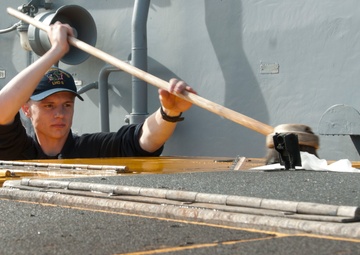Equipment cleaning aboard USS Bonhomme Richard