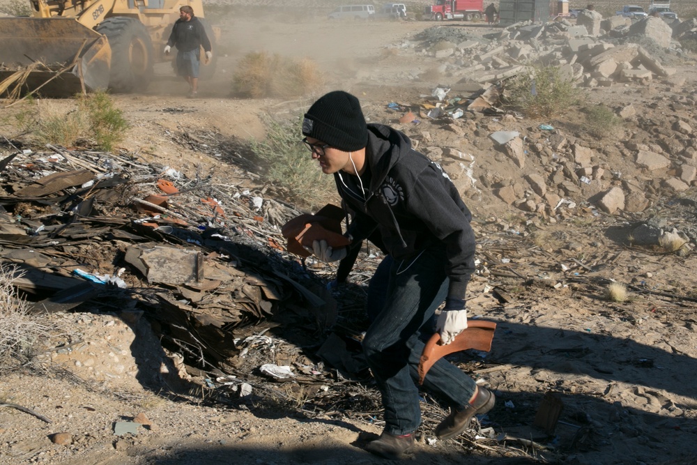 Marines volunteer for community cleanup