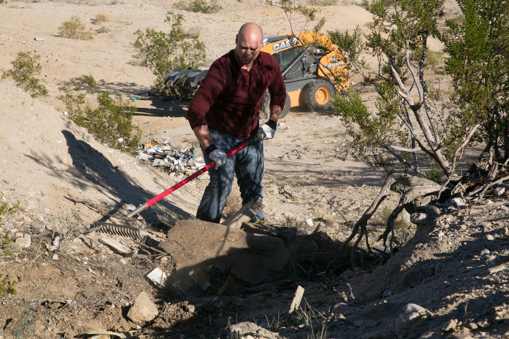 Marines volunteer for community cleanup
