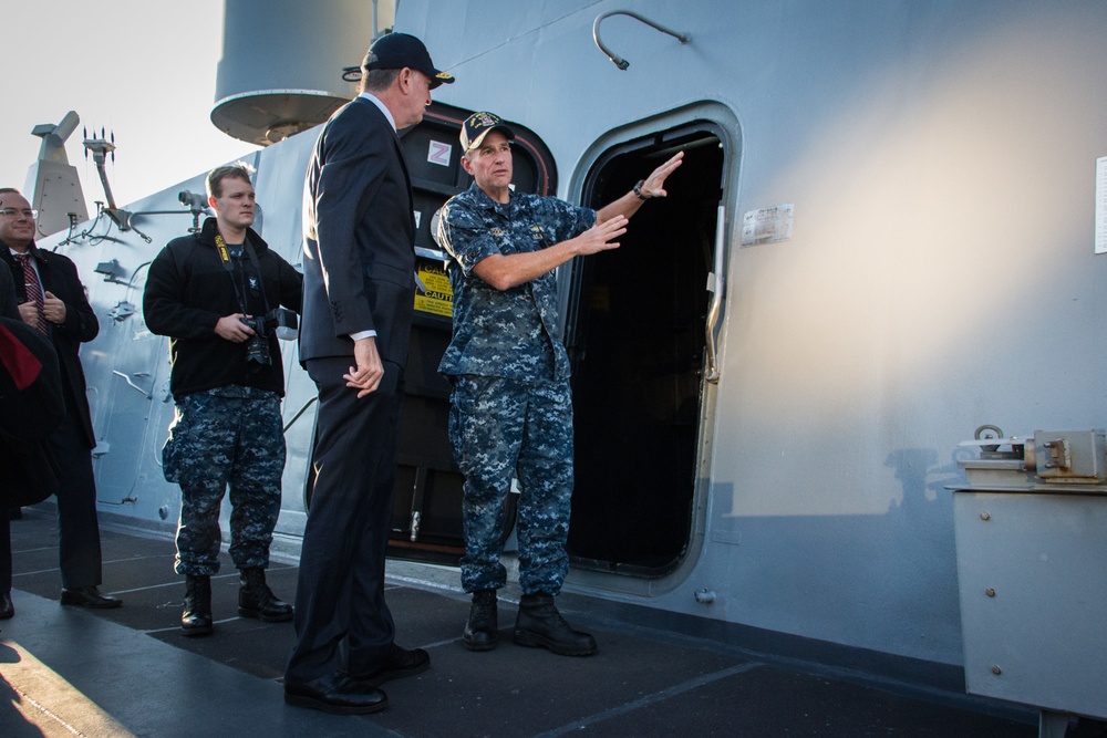 NYC Mayor visits USS New York (LPD-21)