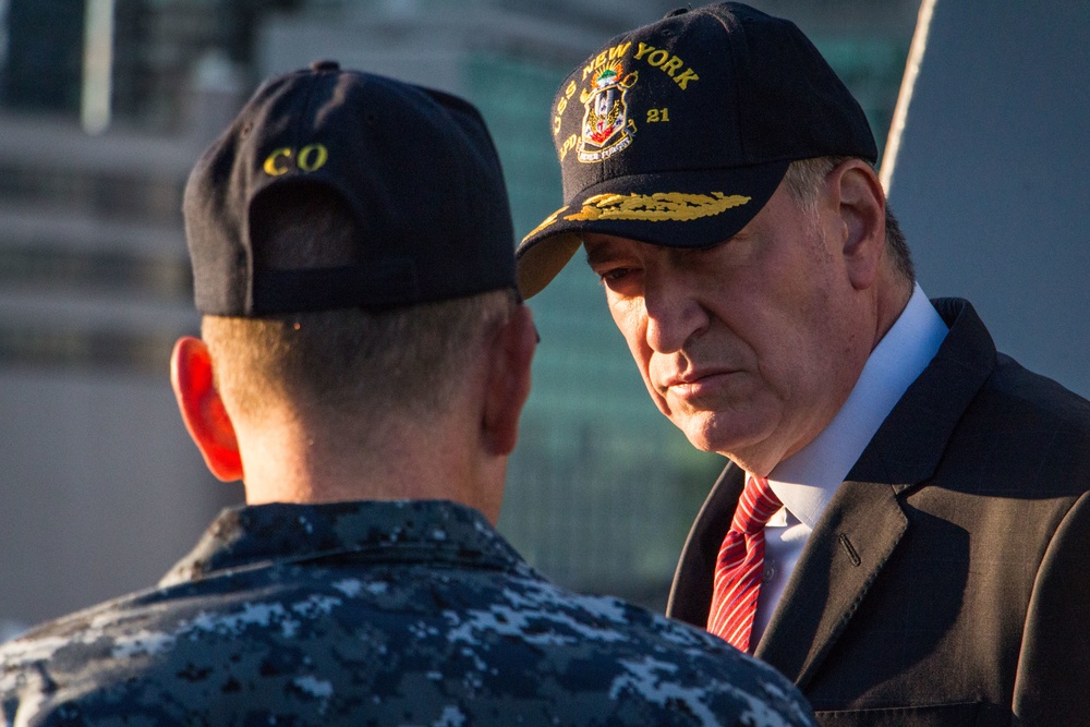 NYC Mayor visits USS New York (LPD-21)