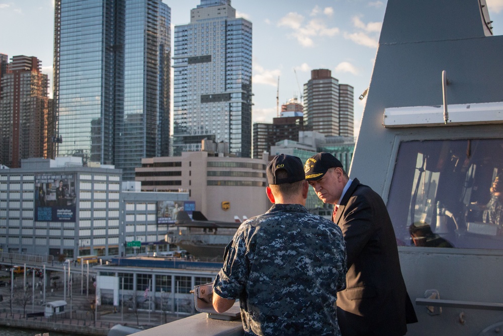 NYC Mayor visits USS New York (LPD-21)