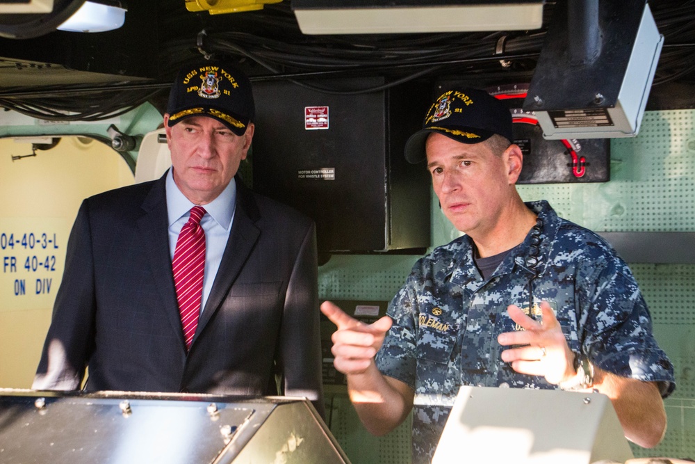 NYC Mayor visits USS New York (LPD-21)