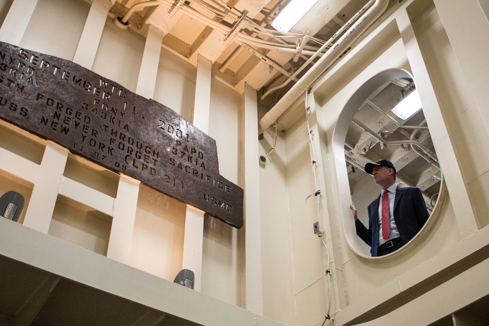 NYC mayor visits USS New York (LPD-21)