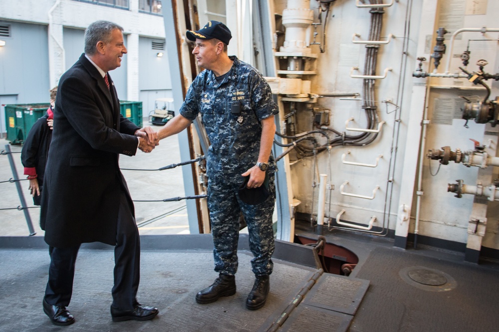 NYC mayor visits USS New York (LPD-21)