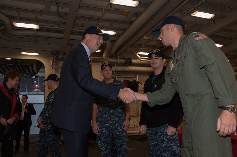 NYC mayor visits USS New York (LPD-21)