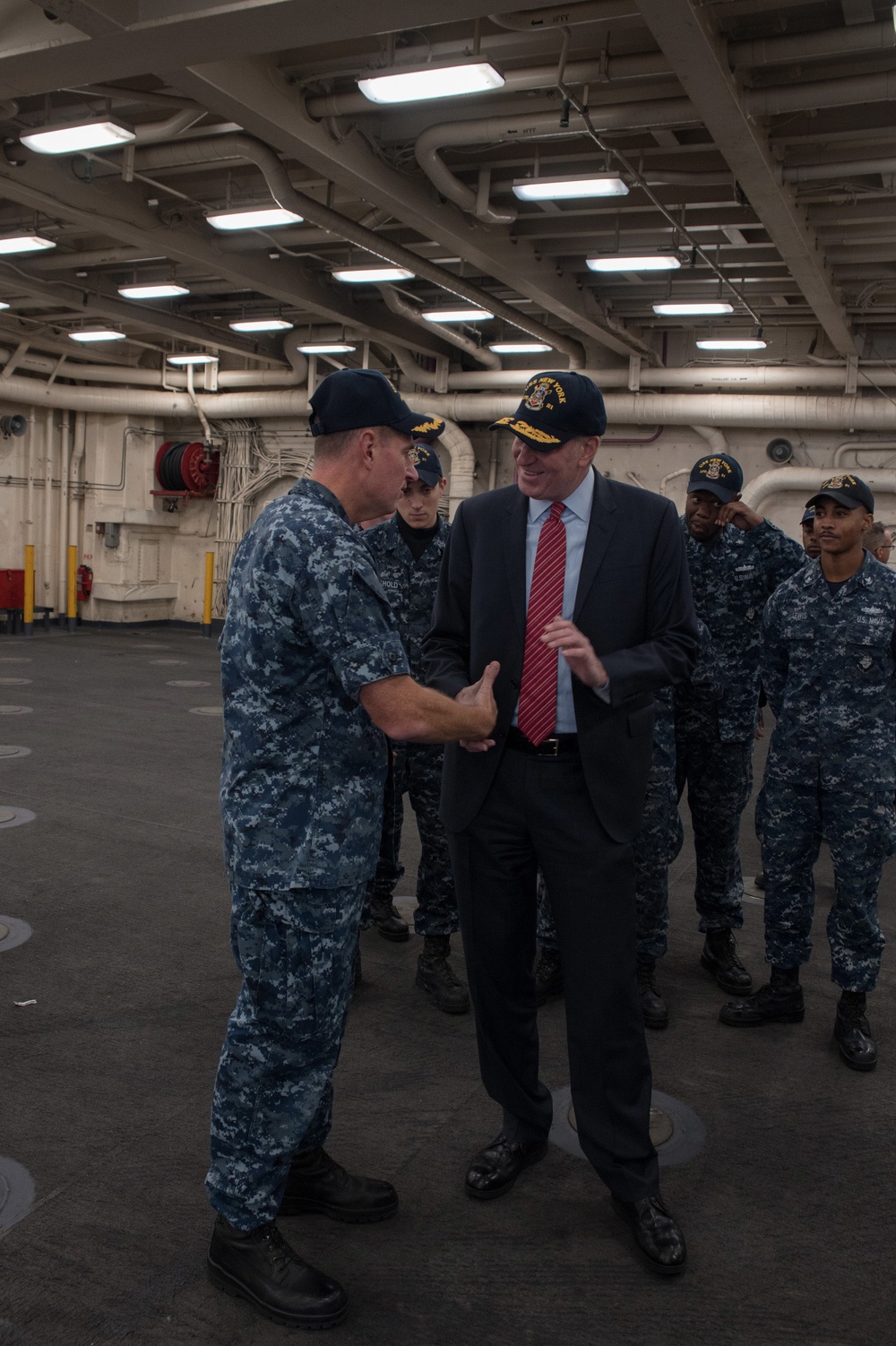 NYC mayor visits USS New York (LPD-21)