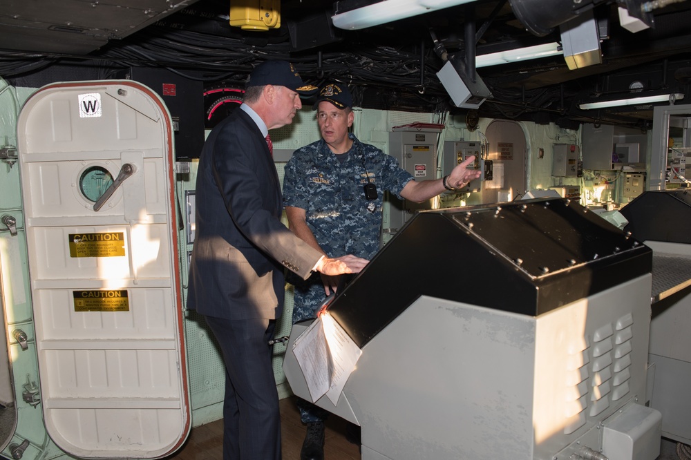 NYC mayor visits USS New York (LPD-21)