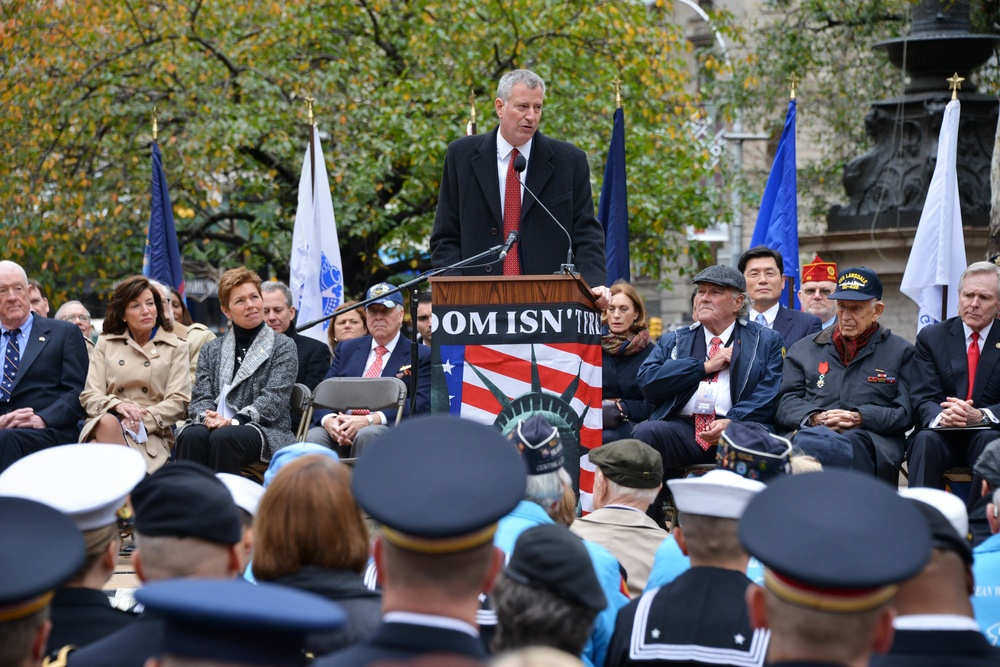 Mayor speaks at New York Veterans Day Parade
