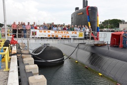 Honolulu Rotarians visit Pearl Harbor Submarine Base for Veterans Day remembrance