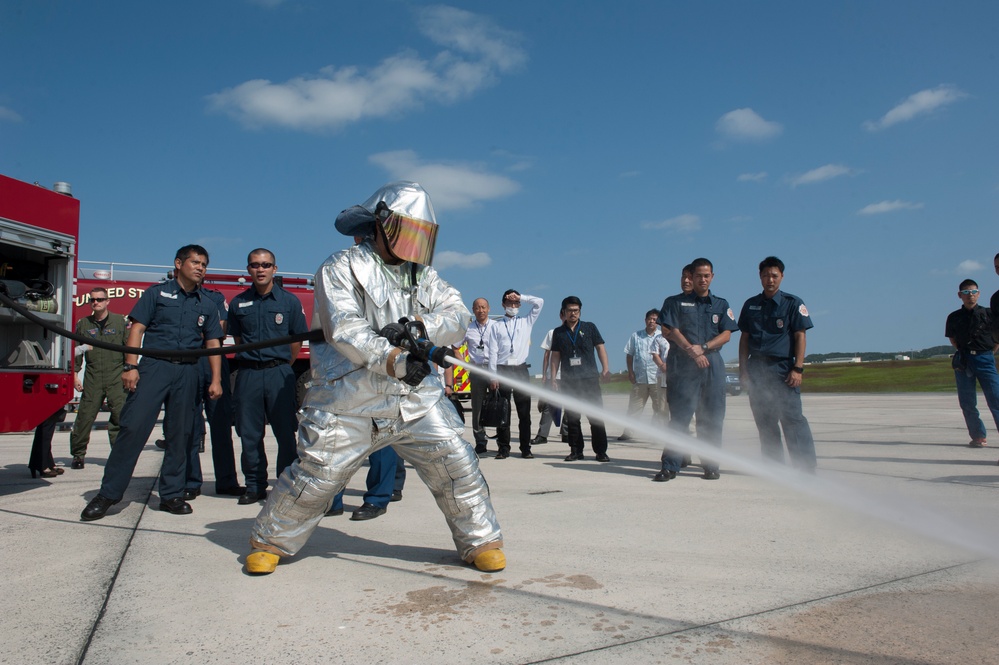 Japan, US responders participate in aircraft egress training