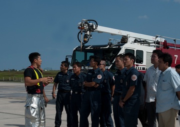 Japan, US responders participate in aircraft egress training