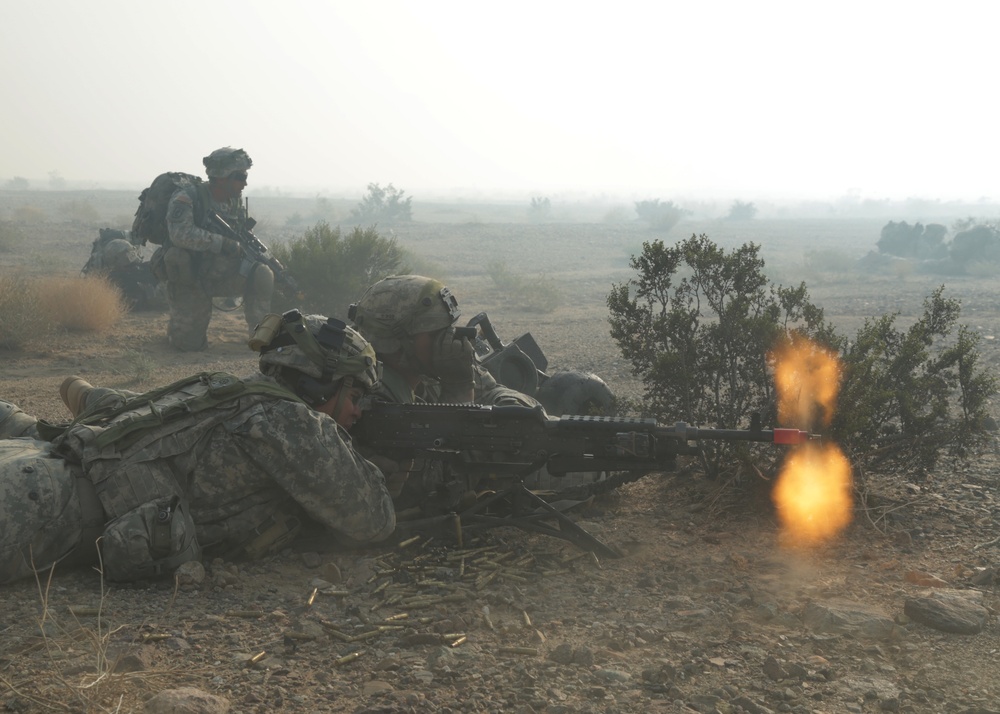 4th Infantry Division Soldiers assault enemy stronghold