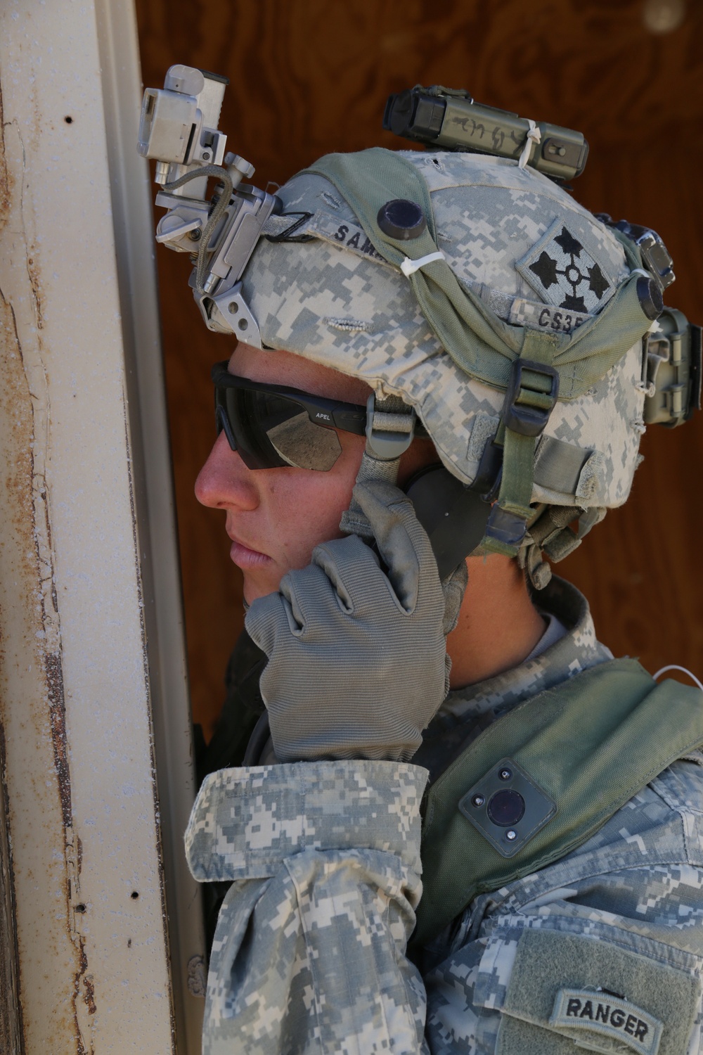 4th Infantry Division Soldier communicating