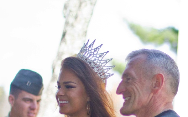Miss USA visits US Marines