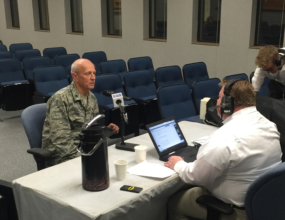 Kevin Miller talk show visits 124th Fighter Wing