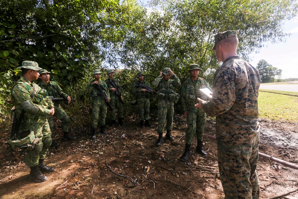U.S. Marines teach patrolling procedures to Royal Brunei Land Force
