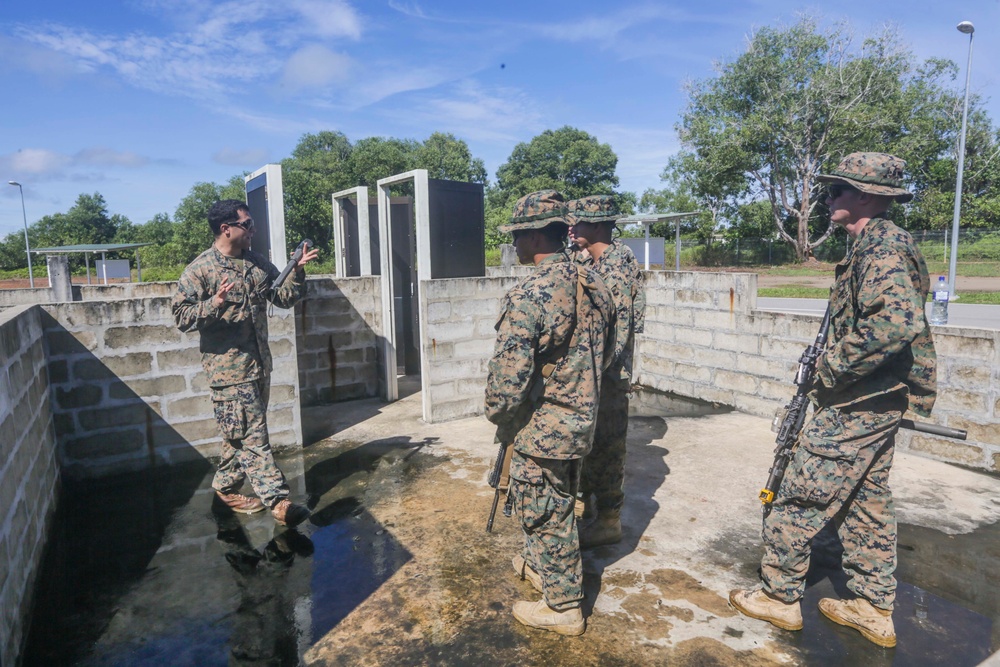 U.S. Marines share breaching techniques with Brunei Land Force