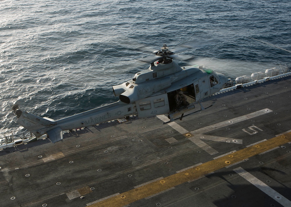 26th MEU conducts flight operations aboard USS Kearsarge
