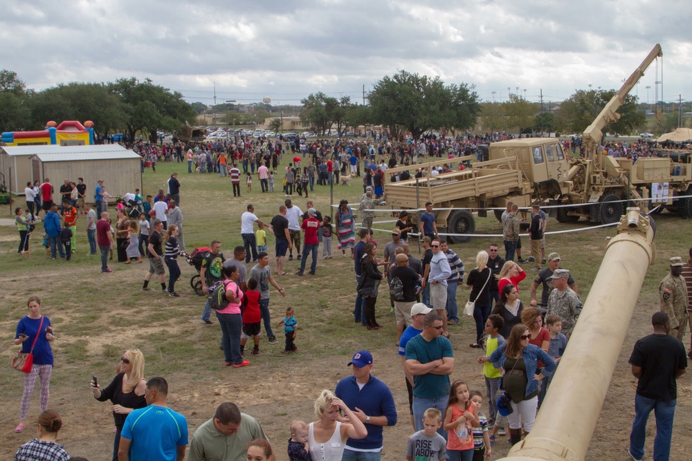 Military families enjoy Fall Fest