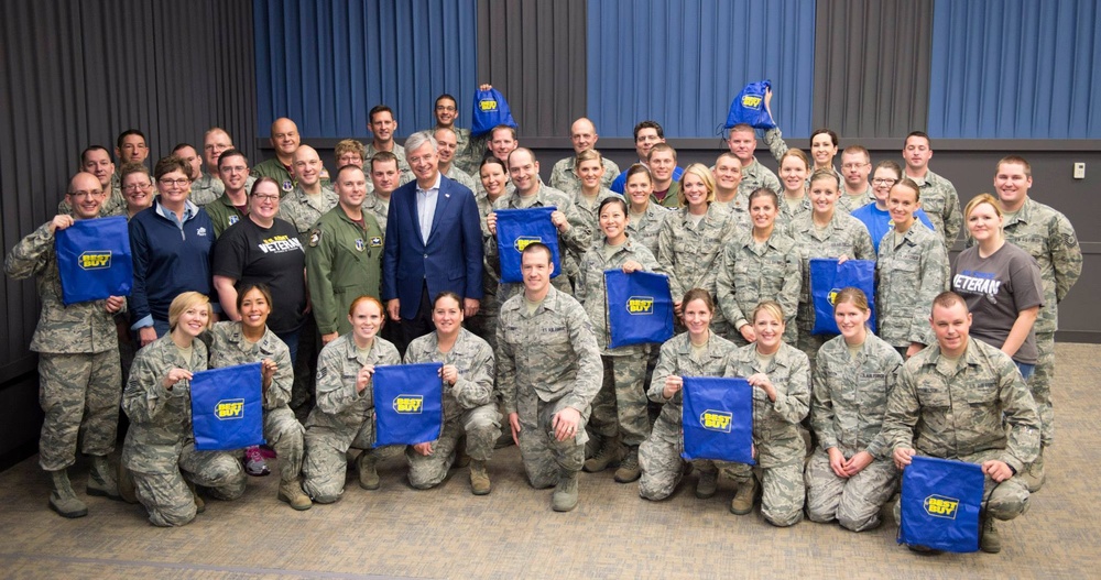 133AW and Best Buy Corporate join together to support Operation Gratitude