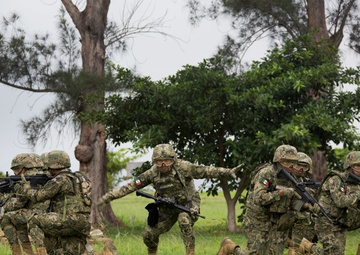 Mexican Marines train during UNITAS Amphibious 2015
