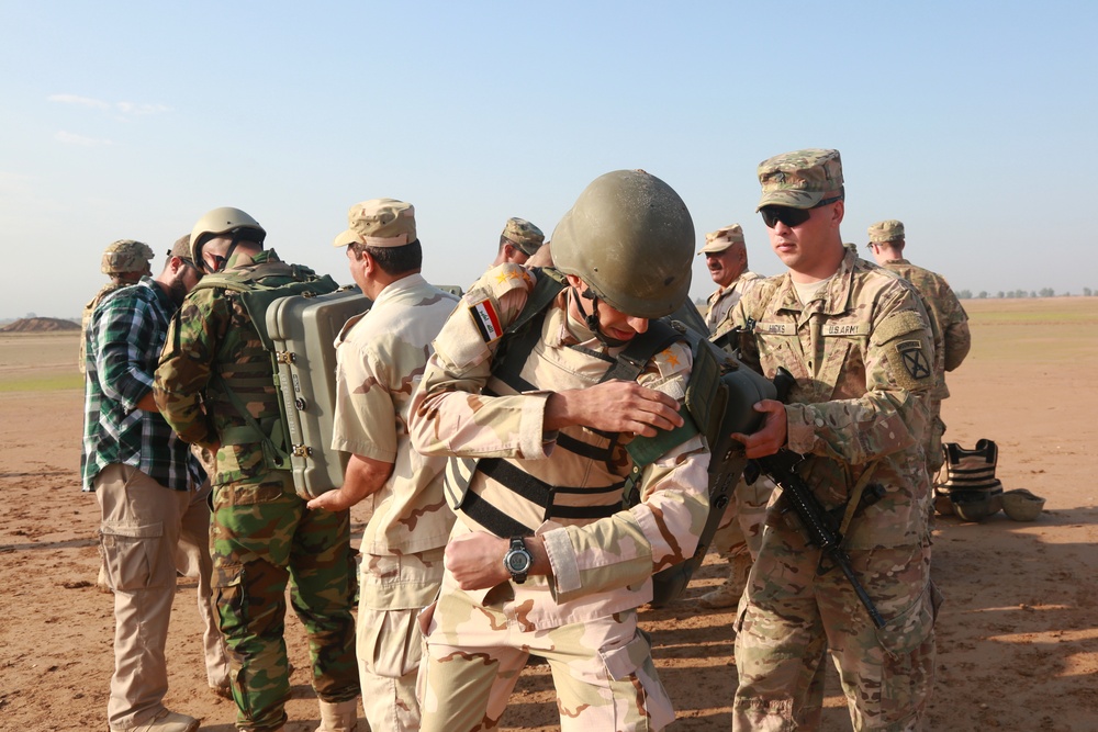 Iraqi soldiers learn counter-IED tactics