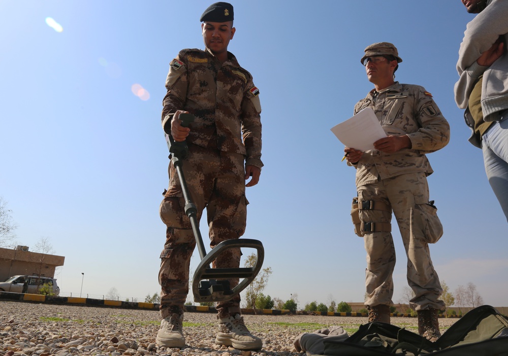 Iraqi soldiers learn counter-IED tactics