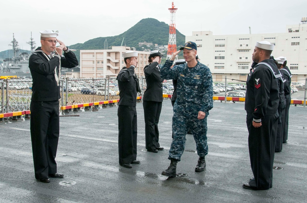 Vice Adm. Aucoin aboard USS Bonhomme Richard for all-hands call