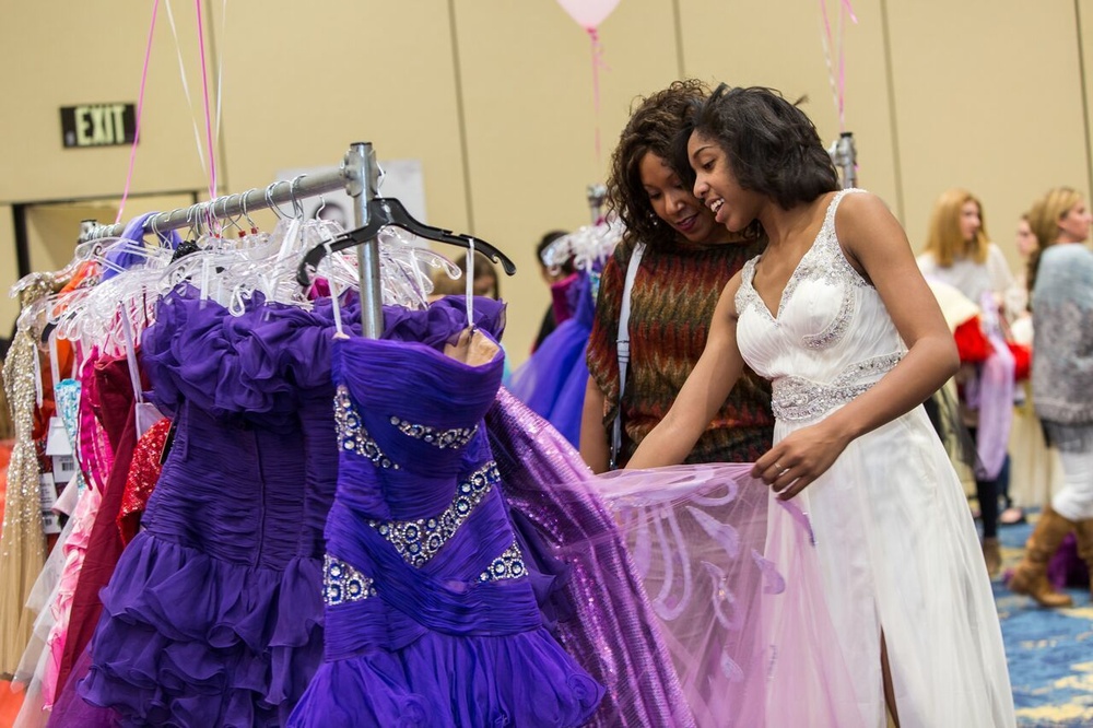 USO hosts Operation That’s My Dress for military teens in the Fort Bragg area