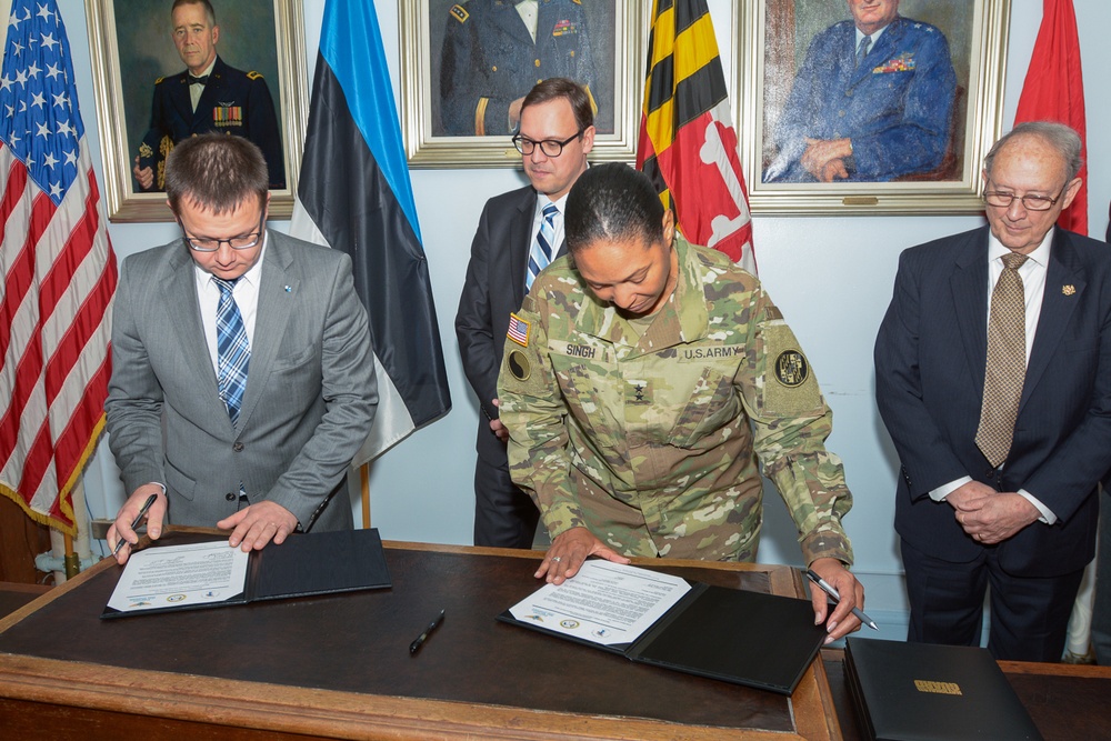 Maryland and Estonia signing Memorandum of Understanding