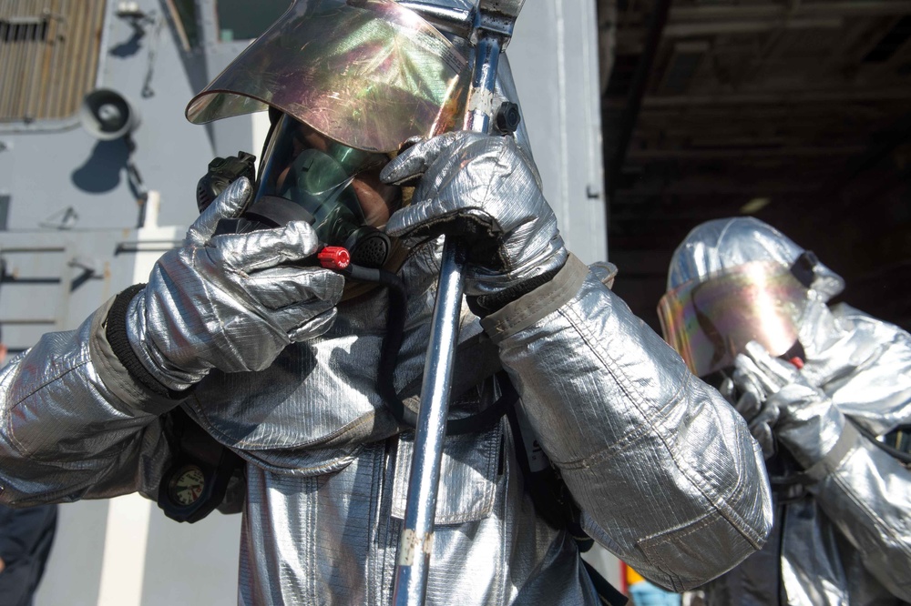 USS Mustin (DDG 89) damage control drills