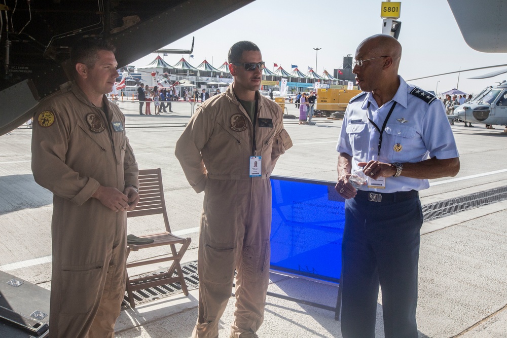 Marines showcase aviation capabilities at 2015 Dubai Airshow