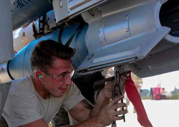 Load crew of the quarter contest at D-M