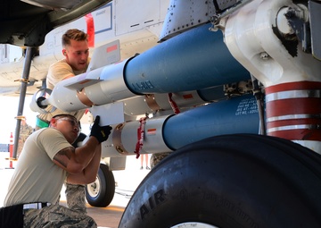 Load crew of the quarter contest at D-M