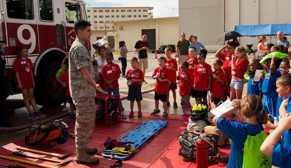 Children learn about deployment at Skoshi Warrior