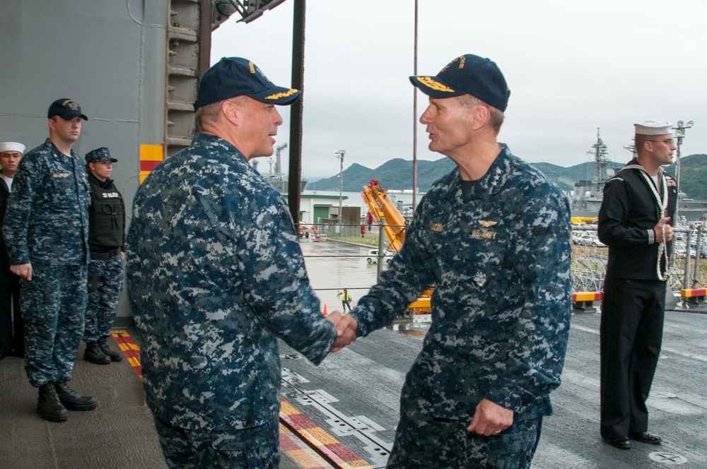 C7F visits USS Bonhomme Richard