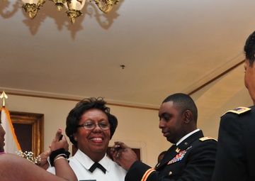 Howell promoted to brigadier general (VI)