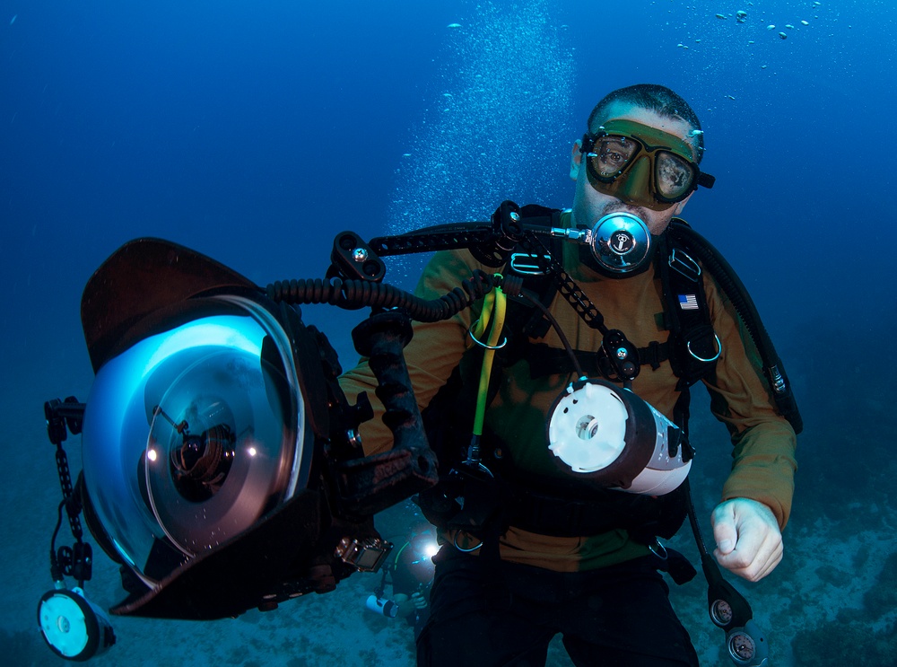 DVIDS Images ECC underwater photo training [Image 2 of 10]