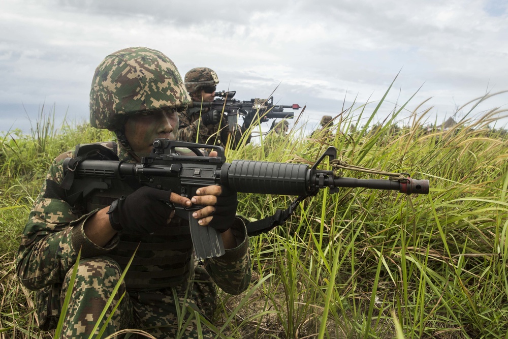 U.S. Marines, Malaysian soldiers demonstrate lessons learned in MALUS AMPHEX 15