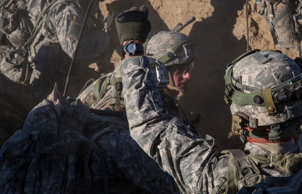 Soldiers assault an enemy stronghold in California