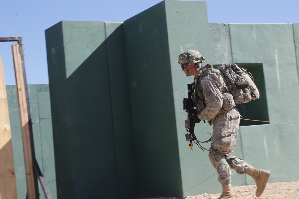 Soldiers assault an enemy stronghold in California