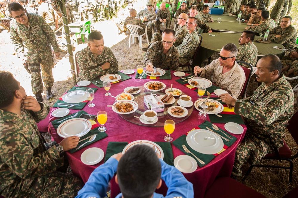 U.S. Marines, Malaysian soldiers learn each other’s cultures