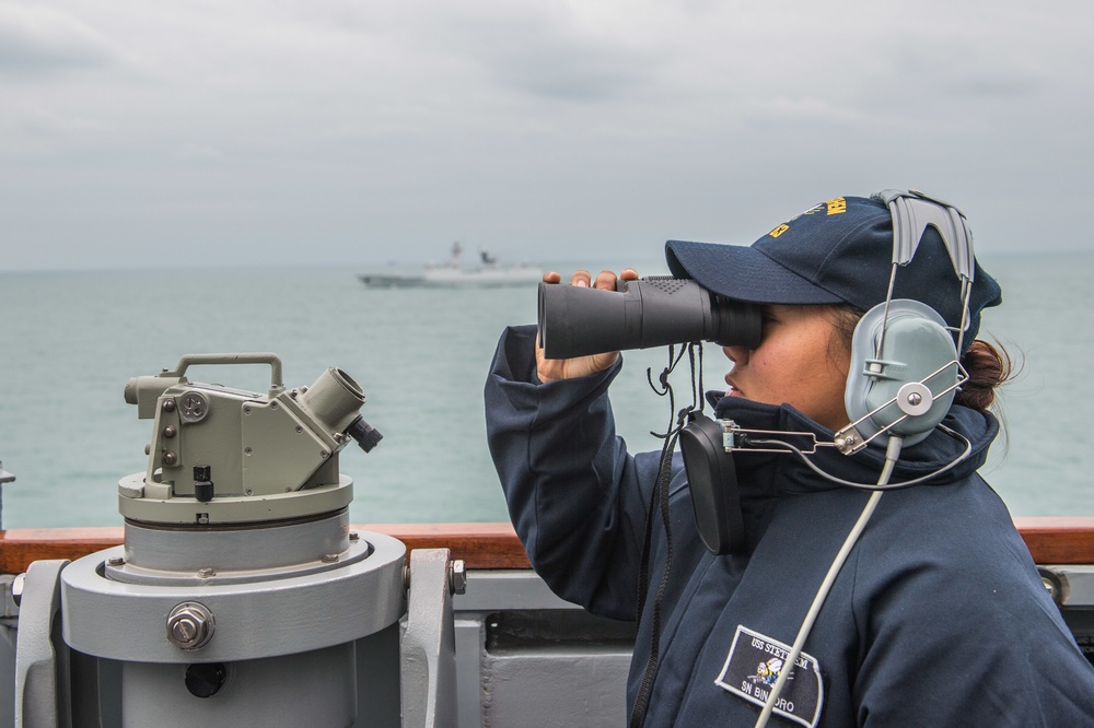 USS Stethem (DDG 63) conducts exercise with Chinese navy