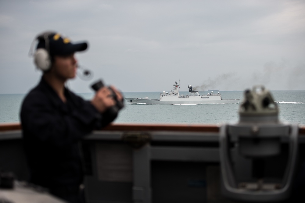 USS Stethem (DDG 63) conducts exercise with Chinese navy