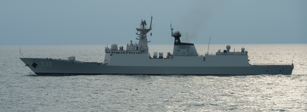 USS Stethem (DDG 63) conducts exercise with Chinese navy