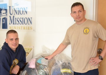 CSG-4 Chief Petty Officer Association delivers coats to those in need
